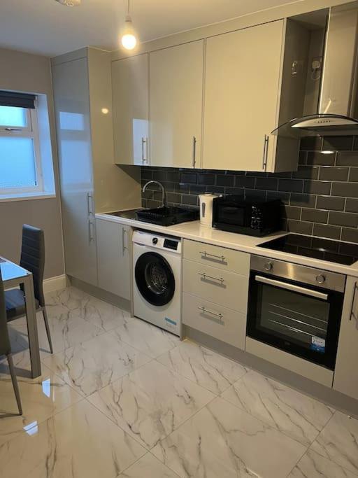 Potters Hideout- 2 Bedroom 2 Bathroom Apartment Γουάτφορντ Εξωτερικό φωτογραφία