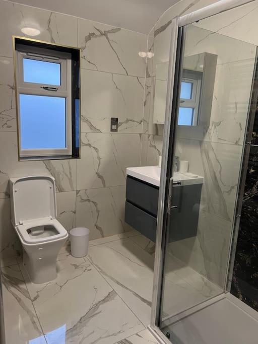 Potters Hideout- 2 Bedroom 2 Bathroom Apartment Γουάτφορντ Εξωτερικό φωτογραφία